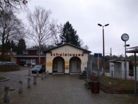 Parkplatz vor dem Minibahnhof Schwielowsee